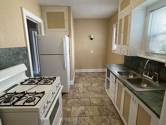 5th image of 412 W Pine Ave #2