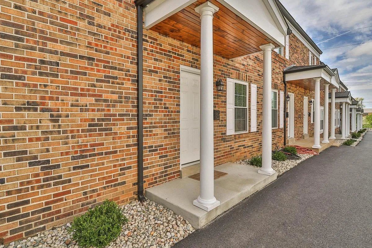 2 bed, 1.5 bath, 1150 sqft, $1,950 — Photo 2
