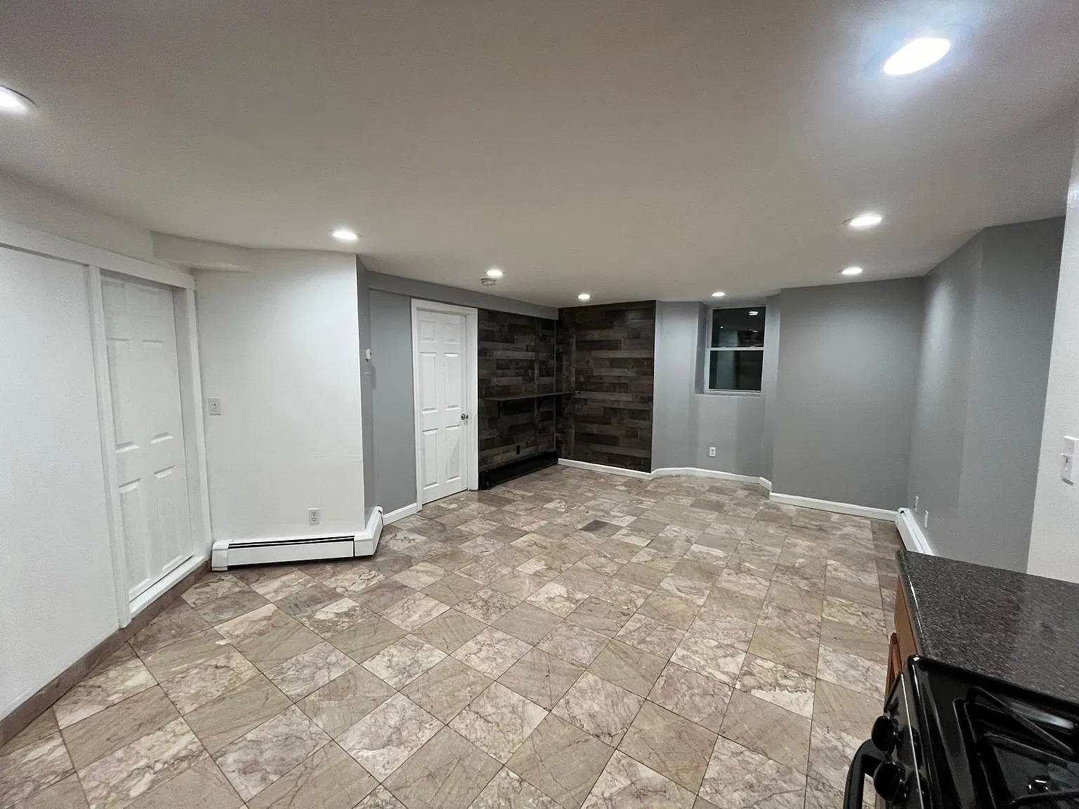 3 bed, 1000 sqft, $2,500 — Photo 4