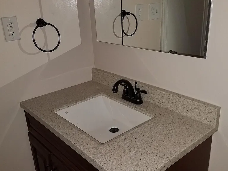 1716 Skyline Dr — Photo 7