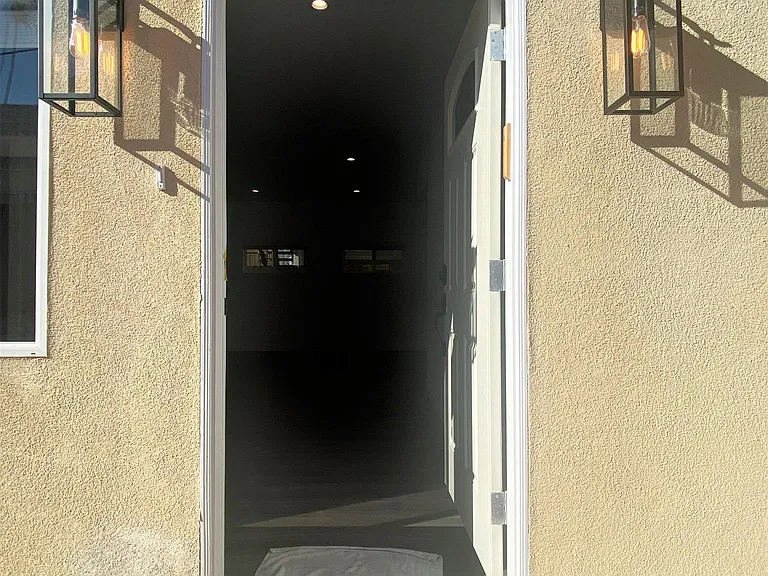 428 N Harvard Blvd — Photo 3