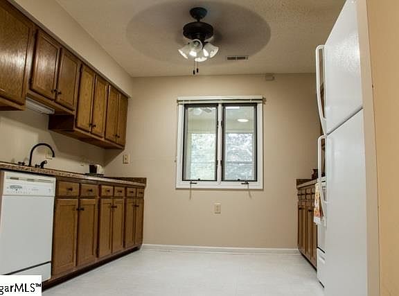 2nd image of 3 Creekdale Ct