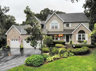 8822 Carlisle Ct, Darien, IL