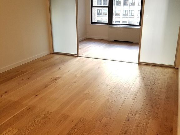 4th image of 279 E 44th St APT 11D