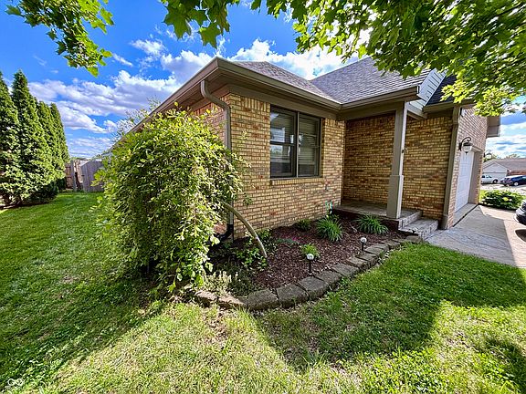 5th image of 465 Polk Manor Dr