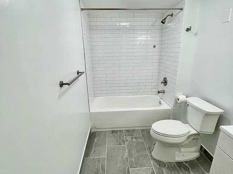 5709 Kendall Ct — Photo 10