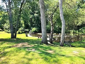14 Shadowbrook Ln — Photo 2