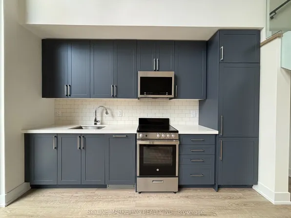 2450 Old Bronte Rd #114, Oakville, ON L6M 5P6