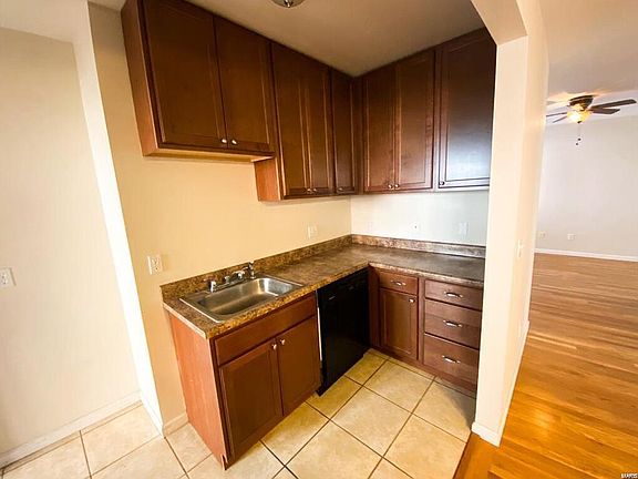 2nd image of 5576 Pershing Ave APT 31