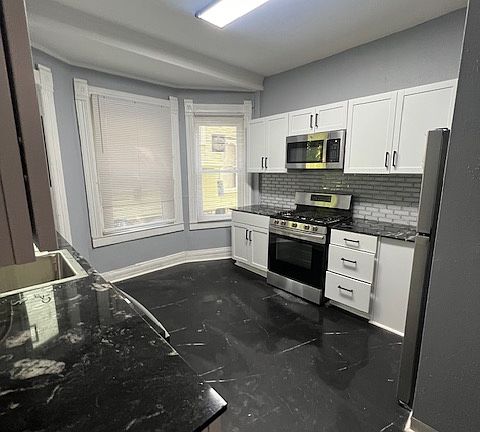 5th image of 453 Westcott St #2