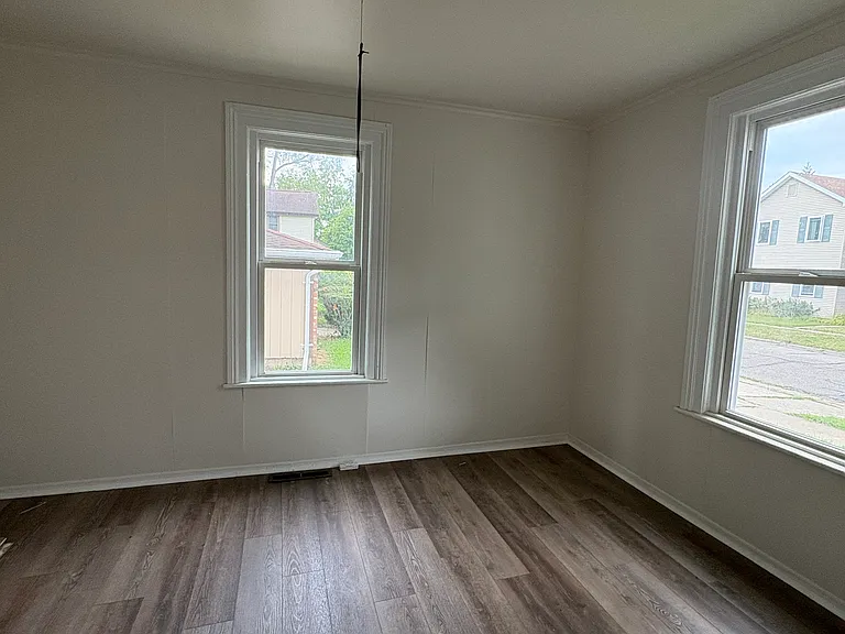 409 S Lansing St — Photo 3