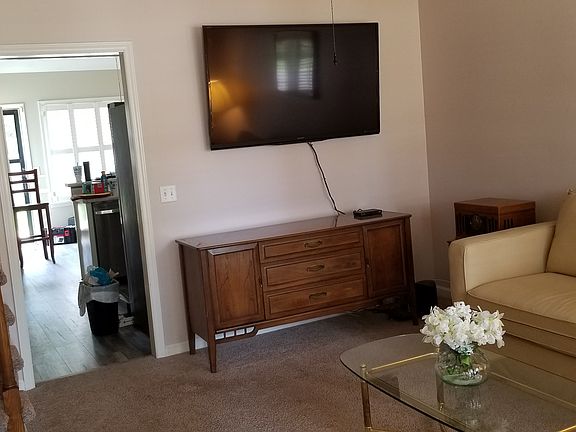 5th image of 410 Biltmore Cir