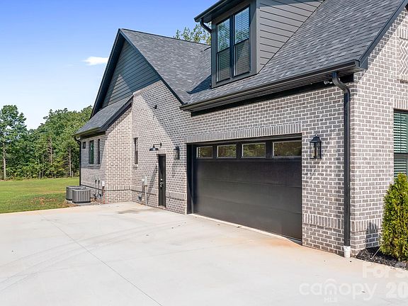 5th image of 4137 Blair Rd