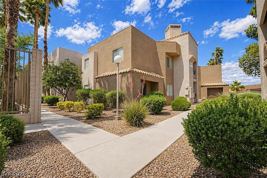 2 bed, 2.0 bath, 1172 sqft, $1,595 — Photo 2