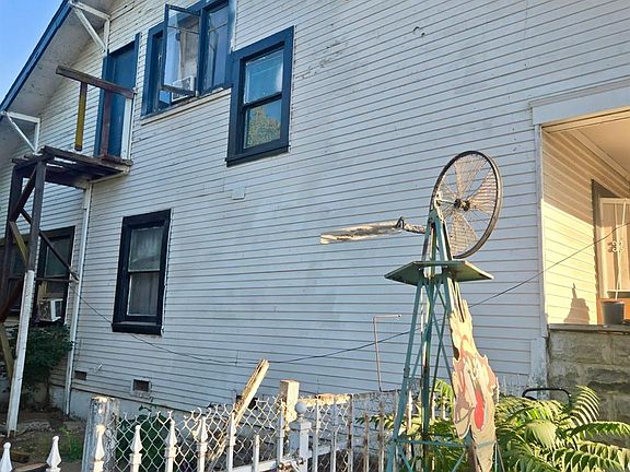 3rd image of 1596 S Prospect Ave