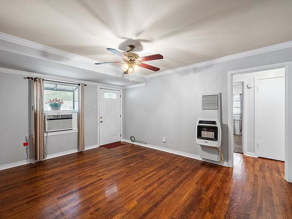4th image of 2909 W Collin St
