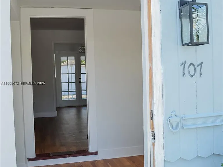 707 N J St — Photo 2