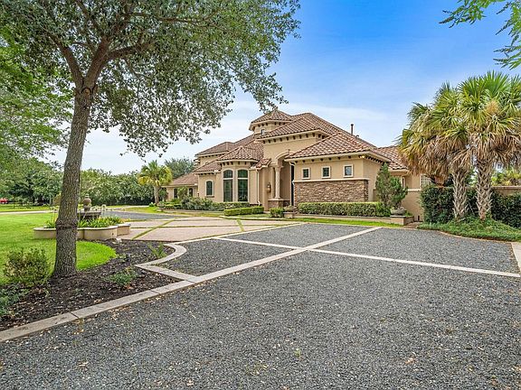 3rd image of 12 Retreat Blvd