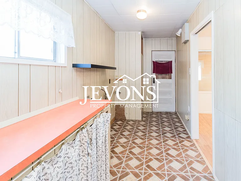 913 N 16th Ave — Photo 8