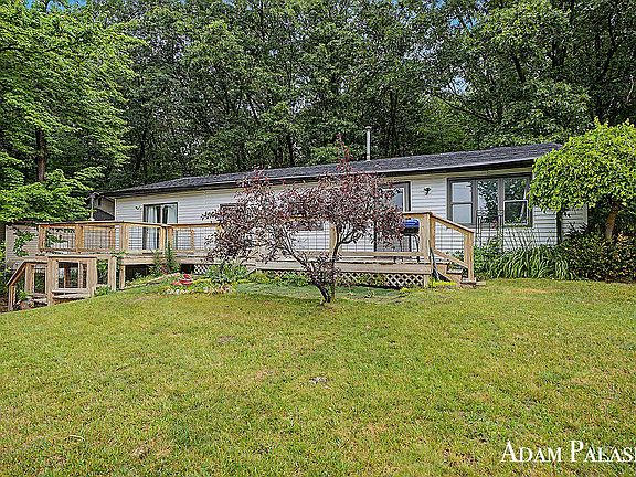 2nd image of 3542 Holiday Dr