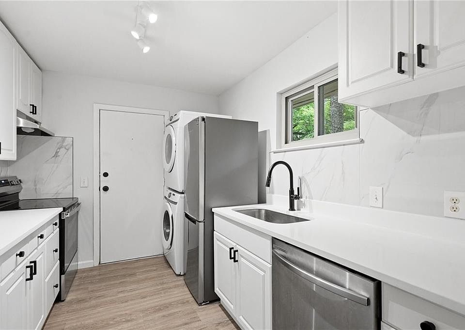 1st image of 1111 Clairemont Ave APT B6