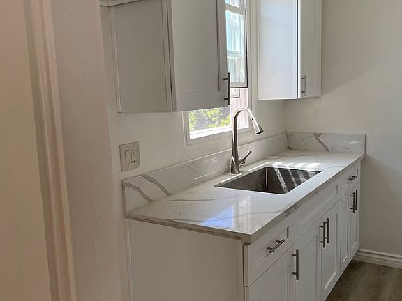5th image of 2148-54 Albatross St #2148