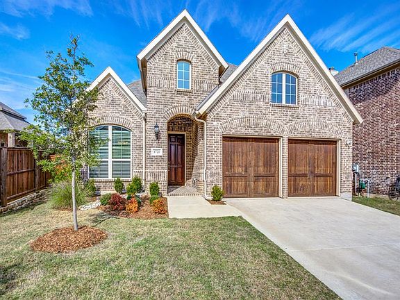2nd image of 1721 Goliad Way