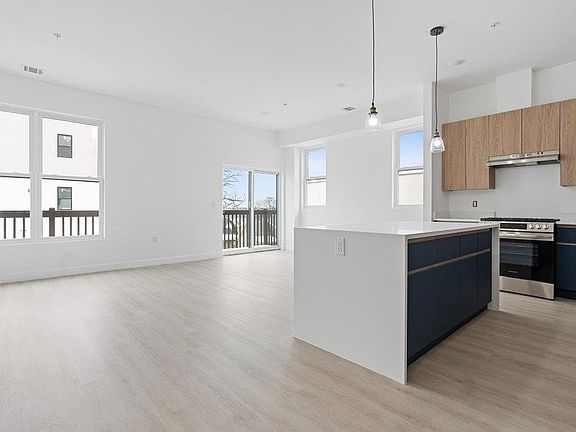 3rd image of 574 Union Ave #5