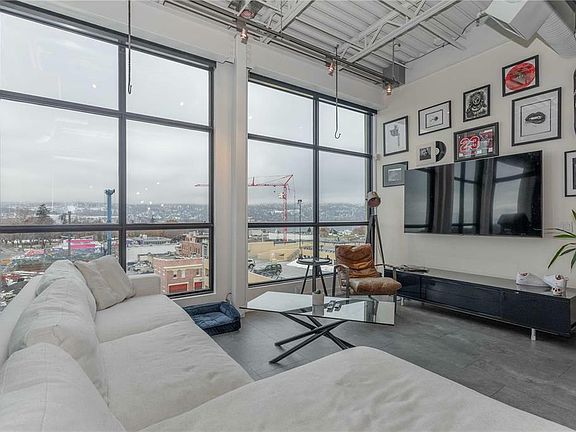 3rd image of 1630 Pandosy St Unit 601