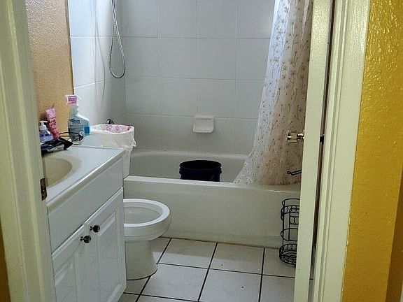 5th image of 2207 Westmora Ave