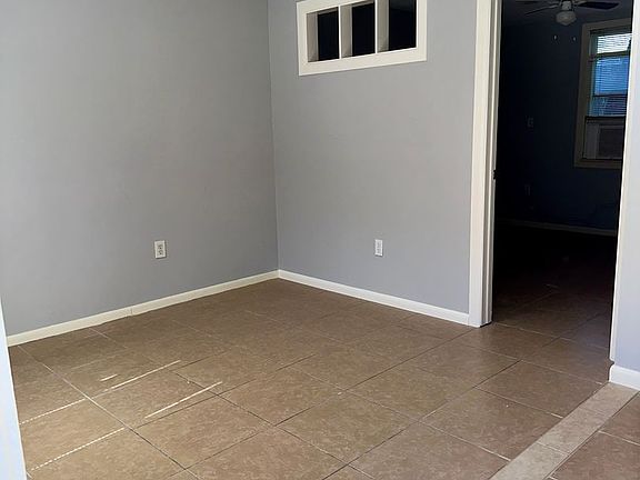 4th image of 1624 Bonnie Brae St #B