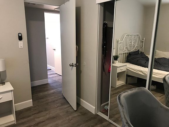4th image of 5390-92 Hewlett Dr