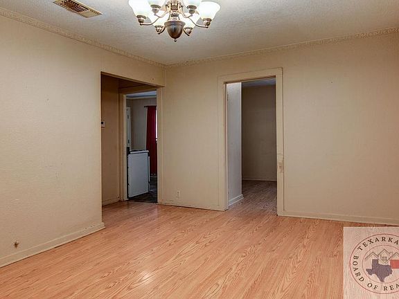 3rd image of 4004 Wood St