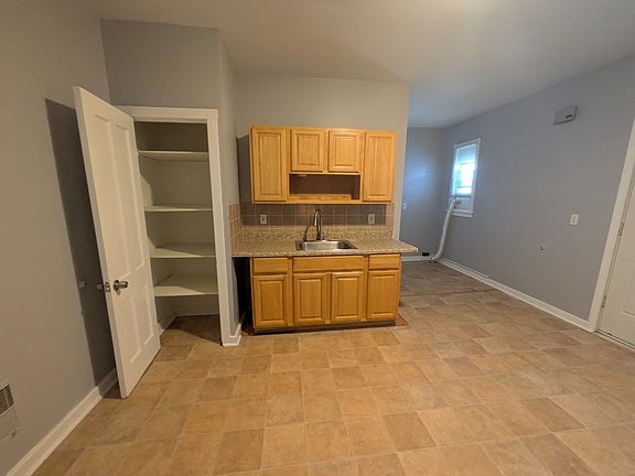 2nd image of 476 Brooks St #484-2