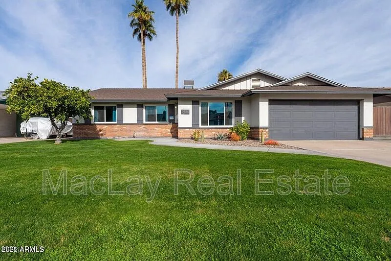2430 E Hermosa Dr