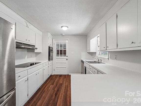 2nd image of 4036 Elizabeth St
