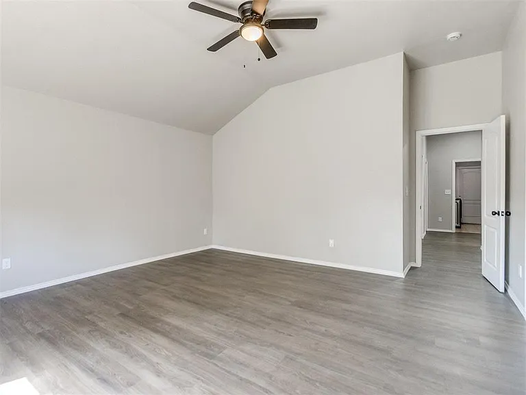 13300 S Robinson Ave — Photo 10