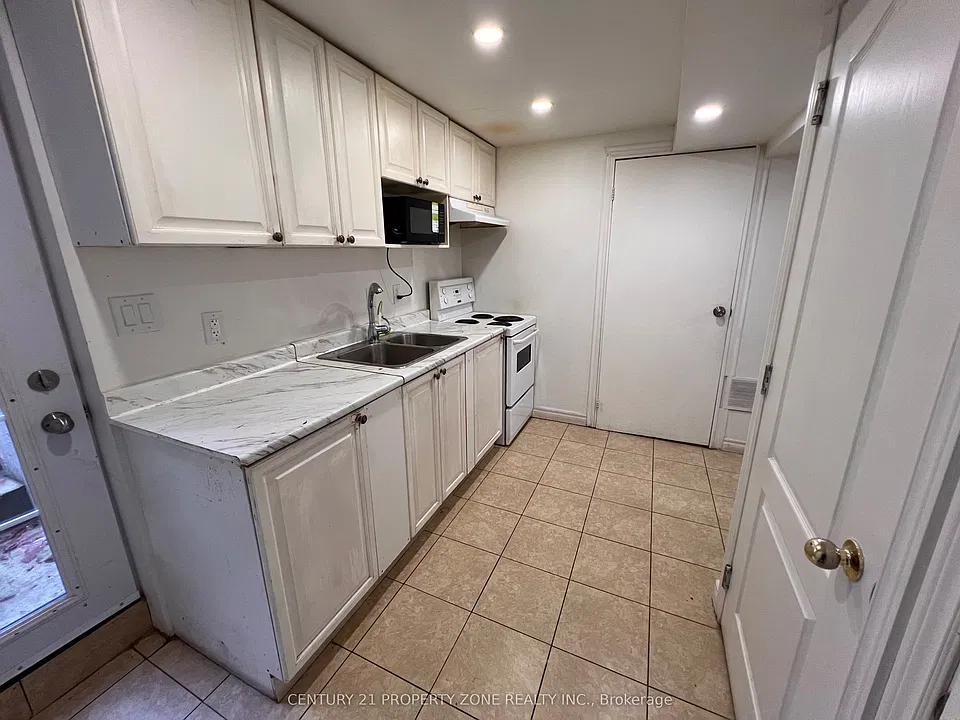 6 Roehampton Cres W