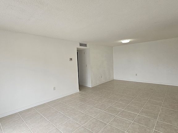 4th image of 9310 Fountainbleau Blvd #302