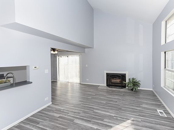 3rd image of 301 Wisteria Dr