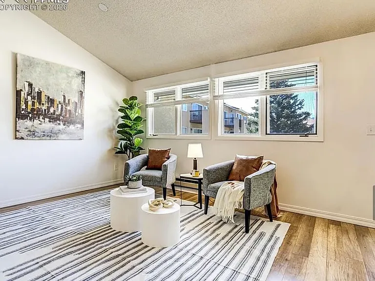518 Observatory Dr — Photo 7