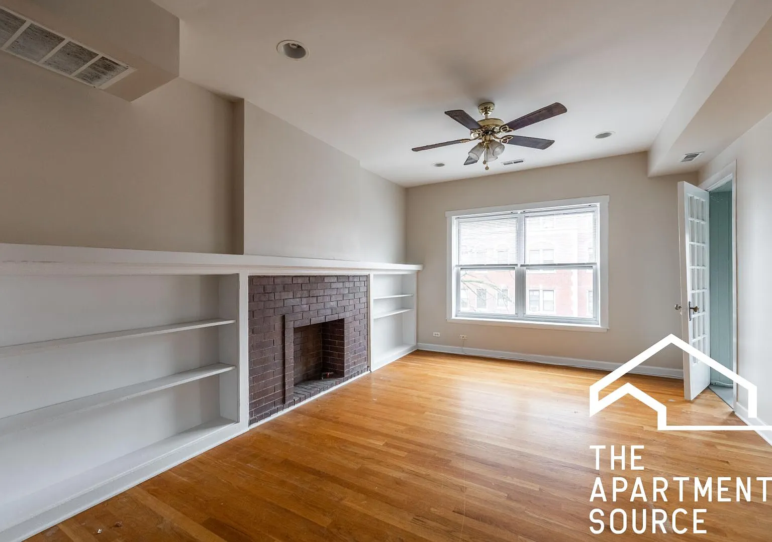 7462 North Greenview Avenue #1 — Photo 3