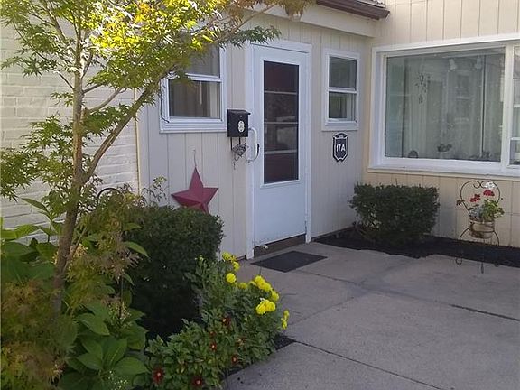2nd image of 125 Grove Dr APT 17A