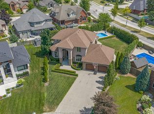 1060 Woodland Cres, Windsor, ON N8L0X1