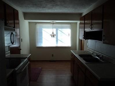 3rd image of 19 Redington Ct