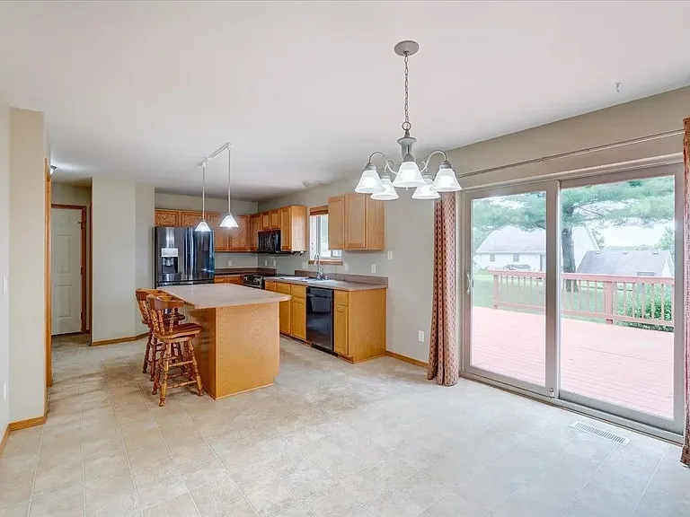 1406 Dewberry Dr — Photo 8