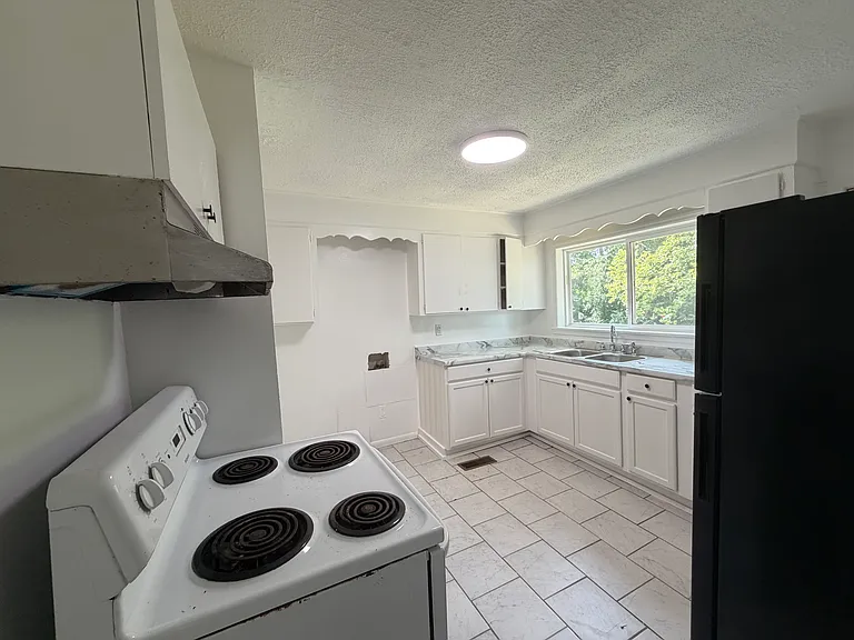 606 Pace St — Photo 5