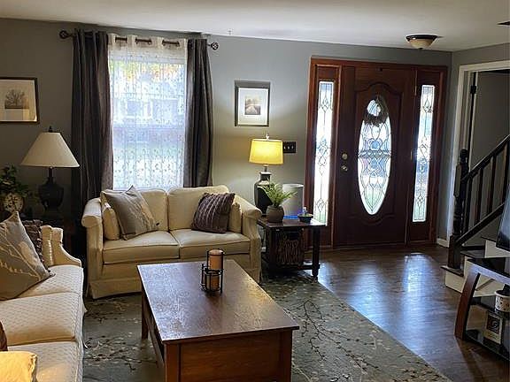 2nd image of 5 Cherry Ln