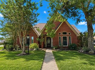 51 S Trillium Ct, Lake Jackson, TX 77566