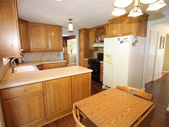 3rd image of 28 Buckwheat Dr